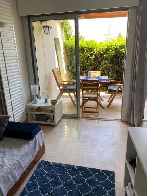Studio Eleverca 3*- Rez De Jardin Terrasse - Axelle Loc'Appart Манделю-ла-Напул Екстериор снимка