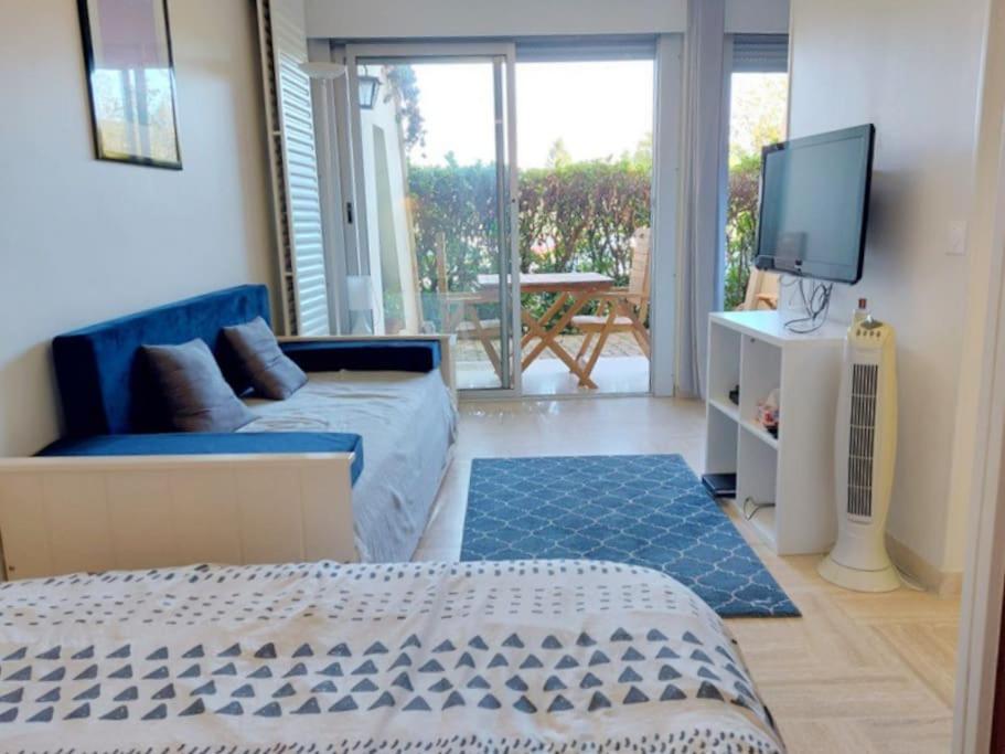 Studio Eleverca 3*- Rez De Jardin Terrasse - Axelle Loc'Appart Манделю-ла-Напул Екстериор снимка