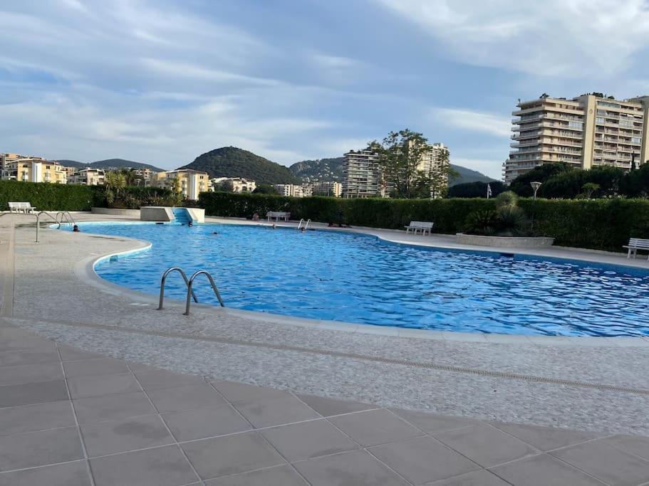 Studio Eleverca 3*- Rez De Jardin Terrasse - Axelle Loc'Appart Манделю-ла-Напул Екстериор снимка
